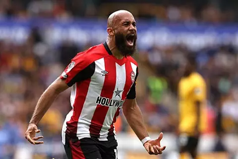 جارديان: تعثر انتقال مبيومو إلى مانشستر يونايتد